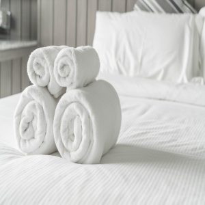 white-towel-bed-decoration-bedroom-interior2